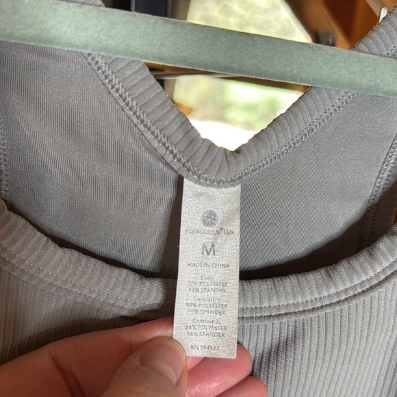 Yogalicious Lux Grisaille Gray Streamline Rib Contour Crop Tank Top Size Medium - Picture 3 of 7